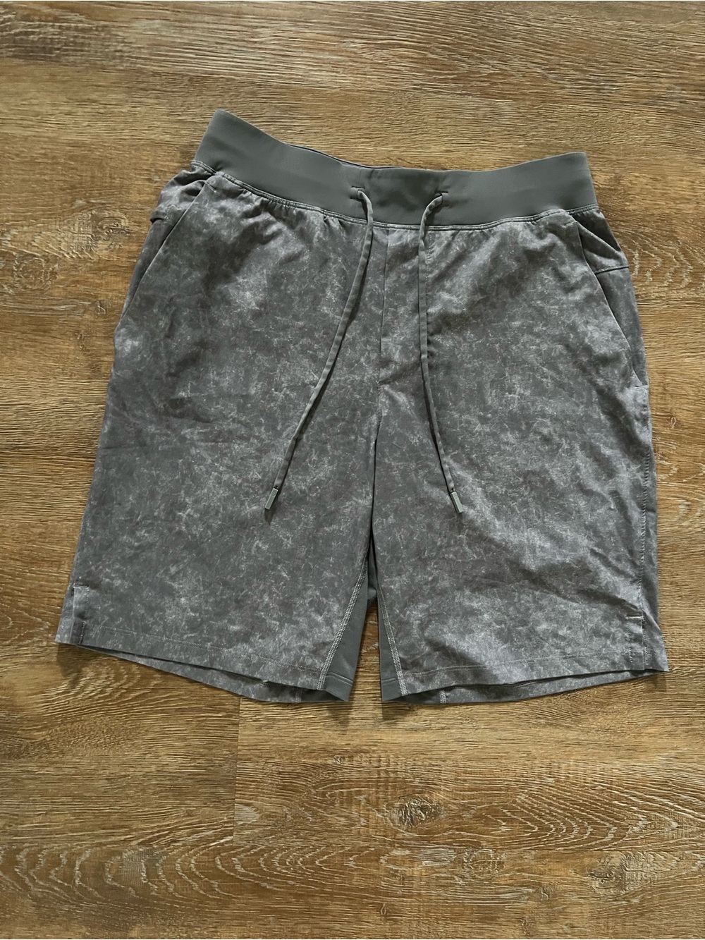 Lululemon T.H.E. Short 9” Linerless Men’s Medium Grey Marbled Athletic Shorts